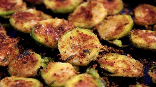 Мы подсели на этот вкуснейший гарнир! БРЮССЕЛЬСКАЯ КАПУСТА в духовке. Ну очень вкусная!!! Мы подсели на этот вкуснейший гарнир! БРЮССЕЛЬСКАЯ КАПУСТА в духовке. Ну очень вкусная!!!