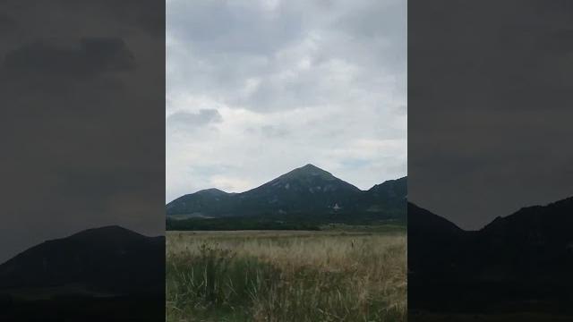 Вид из окна авто на гору Бештау Вид из окна авто на гору Бештау