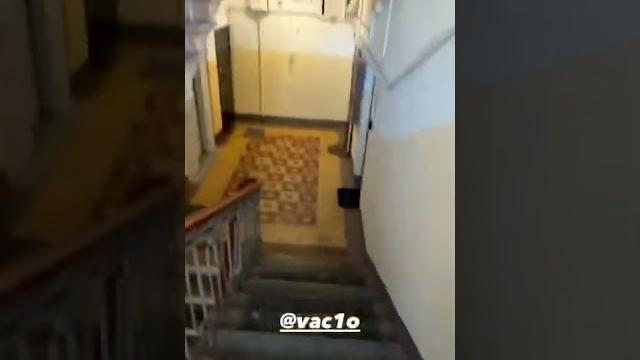 VACÍO поёт на лестничной клетке VACÍO поёт на лестничной клетке