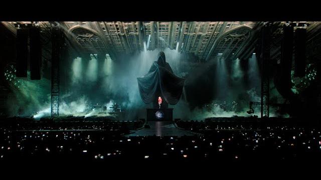 Mylène Farmer - Que je devienne... (Nevermore - Live) Mylène Farmer - Que je devienne... (Nevermore - Live)