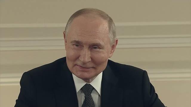 Путин встретился с иностранными СМИ Путин встретился с иностранными СМИ