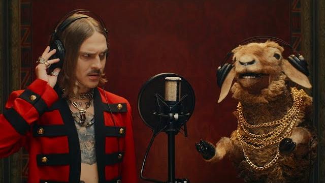LITTLE BIG - EVERYBODY (Little Big Are Back) (Official Music Video) LITTLE BIG - EVERYBODY (Little Big Are Back) (Official Music Video)