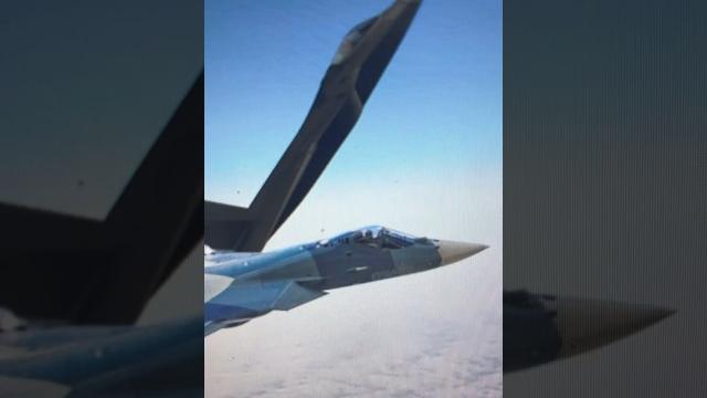 Пилот Ф-35 решил понты сделать перед су-57 #shorts Пилот Ф-35 решил понты сделать перед су-57 #shorts