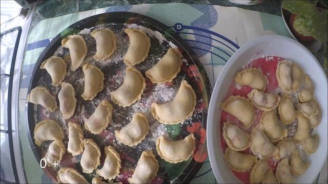 ВАРЕНИКИ С ВИШНЕЙ ВКУСНО! ПРОСТО! ВАРЕНИКИ С ВИШНЕЙ ВКУСНО! ПРОСТО!