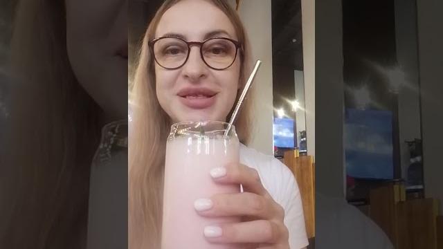 Металлическая трубочка для коктейля. Металлическая трубочка для коктейля.
