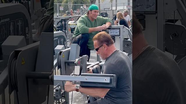 Shoulders with Arnold Schwarzenegger . Shoulders with Arnold Schwarzenegger .