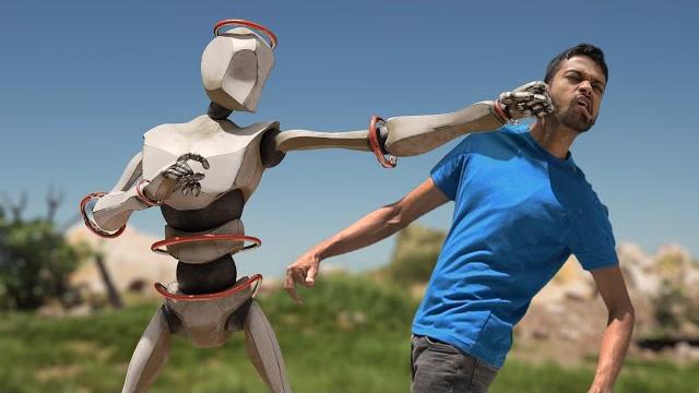 3D Animator vs. 3D Animation - LIVE ACTION 3D Animator vs. 3D Animation - LIVE ACTION