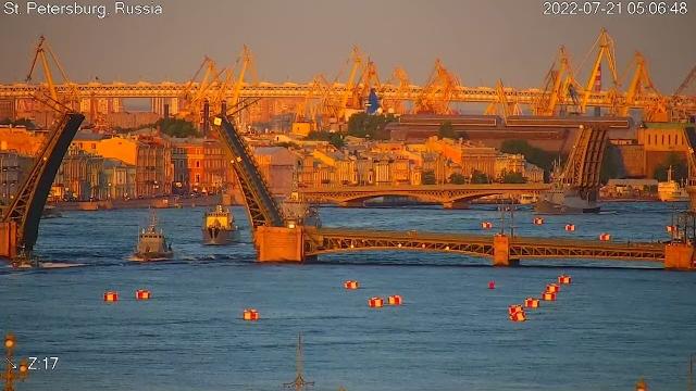 Ночная репетиция Парада в День ВМФ 2022 в СПБ, военные корабли на Неве, с Петроградской набережной Ночная репетиция Парада в День ВМФ 2022 в СПБ, военные корабли на Неве, с Петроградской набережной