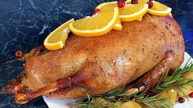 ВКУСНЫЙ ГУСЬ ЗАПЕЧЕННЫЙ В ДУХОВКЕ ЦЕЛИКОМ с яблоками. Рецепты на праздничный стол. Новый год 2022. ВКУСНЫЙ ГУСЬ ЗАПЕЧЕННЫЙ В ДУХОВКЕ ЦЕЛИКОМ с яблоками. Рецепты на праздничный стол. Новый год 2022.