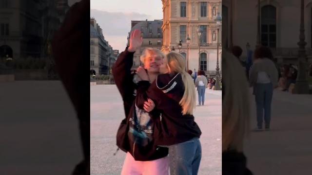 Юля Гаврилина и Даня Милохин целуются в Париже! Юля Гаврилина и Даня Милохин целуются в Париже!