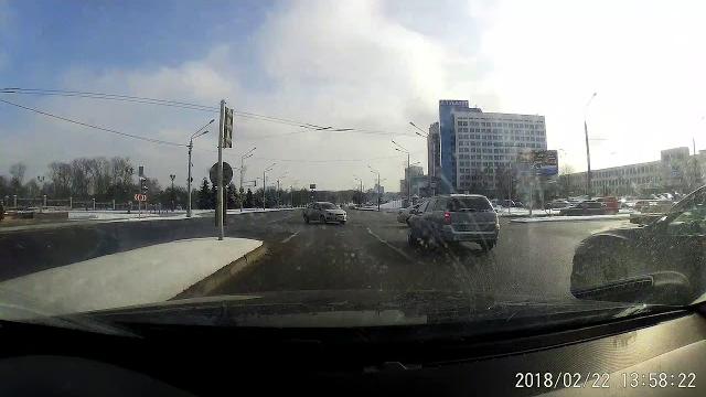 За рулём мерседеса - блондинка За рулём мерседеса - блондинка