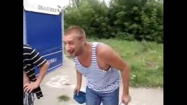 За ВДВ, разбить бутылку об голову, Приколы! За ВДВ, разбить бутылку об голову, Приколы!