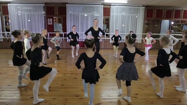 Танцы для детей давай коза попрыгаем Танцы для детей давай коза попрыгаем