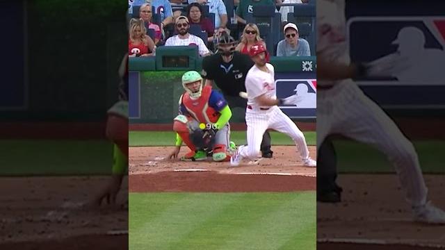 What a snag by Francisco Lindor! What a snag by Francisco Lindor!