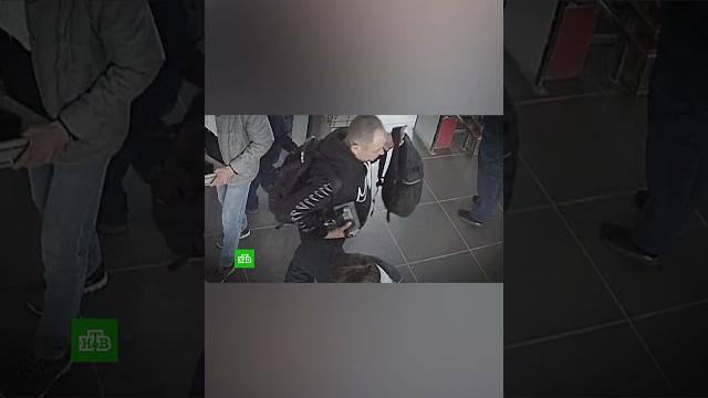 В Екатеринбурге вор украли рюкзак с двумя миллионами рублей у пассажира вокзала прямо перед носом. В Екатеринбурге вор украли рюкзак с двумя миллионами рублей у пассажира вокзала прямо перед носом.