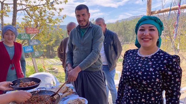 ТУРЦИЯ! Как живут люди В ГОРАХ? Сельская ЕДА! Жареное мясо, ШАШЛЫКИ, лепешки, халва! Гадали на кофе ТУРЦИЯ! Как живут люди В ГОРАХ? Сельская ЕДА! Жареное мясо, ШАШЛЫКИ, лепешки, халва! Гадали на кофе