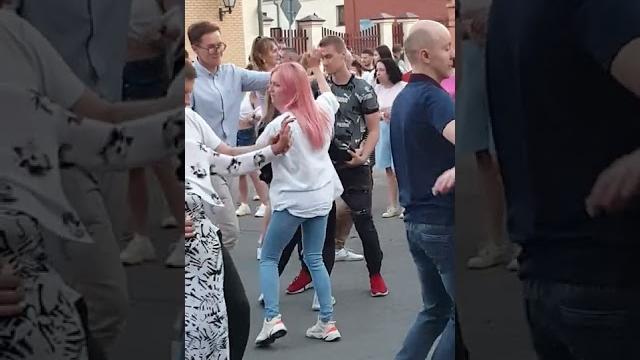 Атмосфера на улице Зыбицкой Атмосфера на улице Зыбицкой