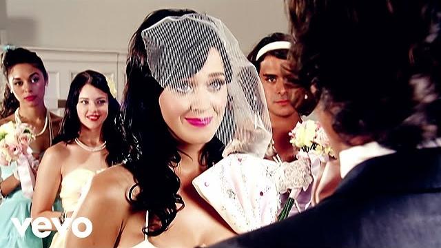 Katy Perry - Hot N Cold (Official Music Video) Katy Perry - Hot N Cold (Official Music Video)