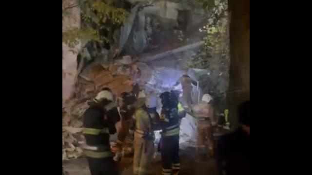 В Астрахани обрушилась часть дома В Астрахани обрушилась часть дома