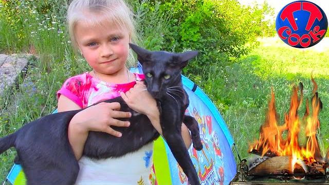 Пикник с Колясками и Палаткой Ярослава Прыгает на Батуте Огромный КОТ Видео для детей Пикник с Колясками и Палаткой Ярослава Прыгает на Батуте Огромный КОТ Видео для детей