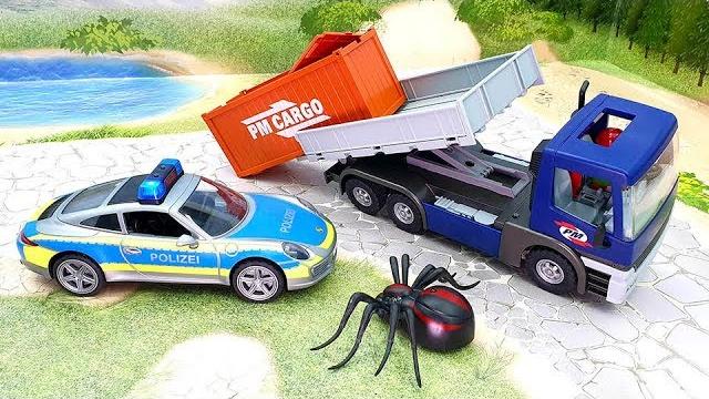 Видео про машины - полицейский автомобиль грузовик мотоцикл и паук - Неожиданные приключения! Видео про машины - полицейский автомобиль грузовик мотоцикл и паук - Неожиданные приключения!