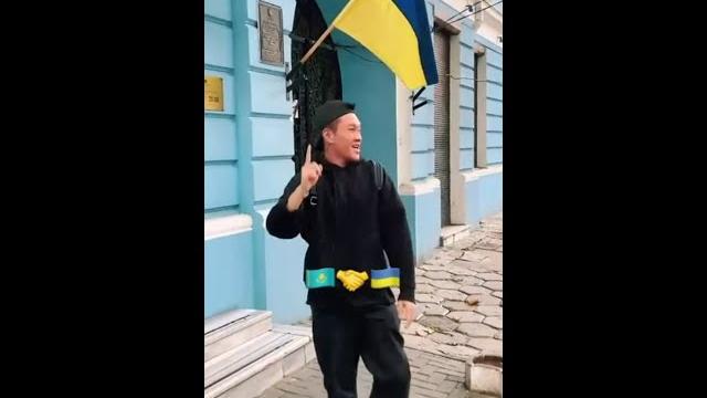 "Батько наш Бандера" от казахов! КАЗАХСТАН С УКРАИНОЙ #shorts "Батько наш Бандера" от казахов! КАЗАХСТАН С УКРАИНОЙ #shorts