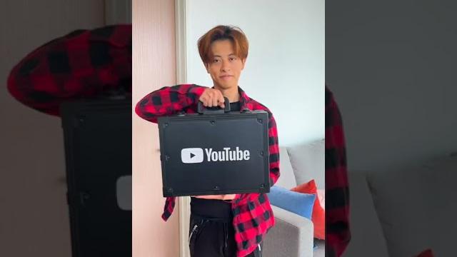 Эта награда YouTube просто безумие… Эта награда YouTube просто безумие…