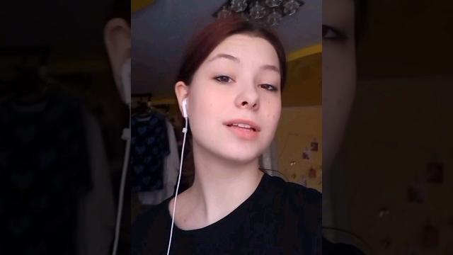 что за красотка, среди этой массовки что за красотка, среди этой массовки