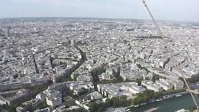 Вид с Эйфелевой башни на Париж Вид с Эйфелевой башни на Париж