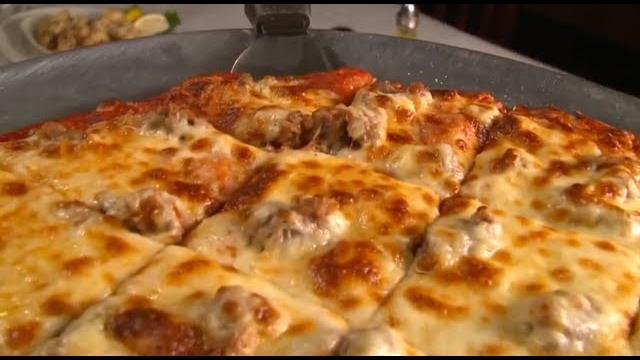 Chicago's Best Thin Crust: Pat's Pizza Chicago's Best Thin Crust: Pat's Pizza