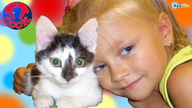 Ярослава играет с котенком. Видео для детей. Котенок Барсик - новый питомец Ярославы Ярослава играет с котенком. Видео для детей. Котенок Барсик - новый питомец Ярославы
