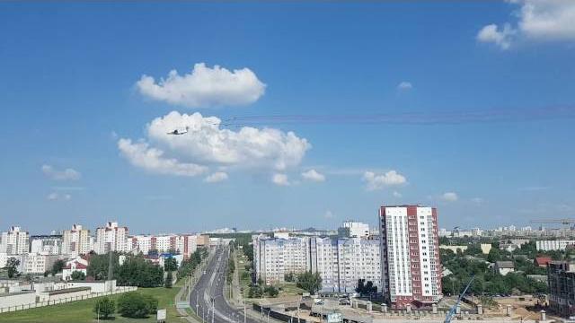 Репетиция парада в небе над Минском Репетиция парада в небе над Минском