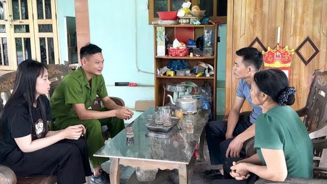 Lina suffered great pain when she lost her mother who worried about her day and night. Lý Tiểu Lina Lina suffered great pain when she lost her mother who worried about her day and night. Lý Tiểu Lina