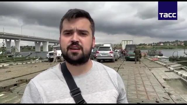 орки в день перевозят 1000 автомобилей по понтонной переправе через Днепр около Антоновского моста орки в день перевозят 1000 автомобилей по понтонной переправе через Днепр около Антоновского моста