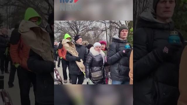 ⭕️ На Борисовском кладбище выстроилась стометровая очередь к могиле Алексея Навального* #протест ⭕️ На Борисовском кладбище выстроилась стометровая очередь к могиле Алексея Навального* #протест