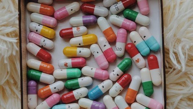 100 причин почему я тебя люблю в ПИЛЮЛЯХ. Необычный подарок своими руками своему любимому! 100 причин почему я тебя люблю в ПИЛЮЛЯХ. Необычный подарок своими руками своему любимому!