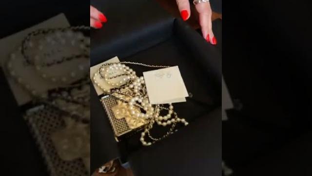 Самая маленькая и дорогая сумка Chanel! Распаковка! #shorts Самая маленькая и дорогая сумка Chanel! Распаковка! #shorts