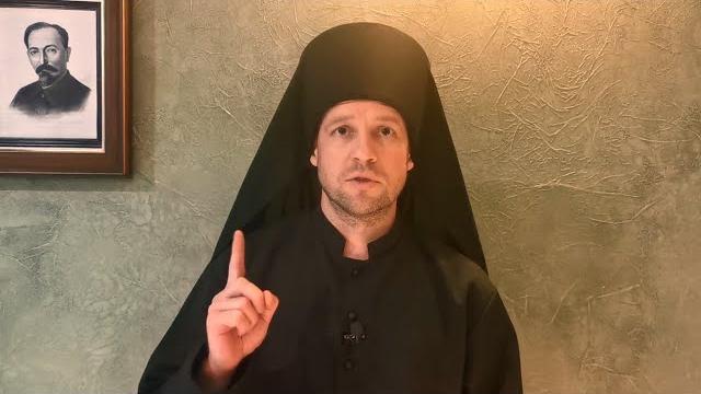 Батюшка КГБшник благословляет российских солдат на во***у Батюшка КГБшник благословляет российских солдат на во***у
