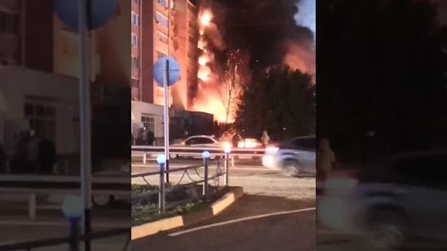 В Ейске самолёт упал на жилой дом В Ейске самолёт упал на жилой дом