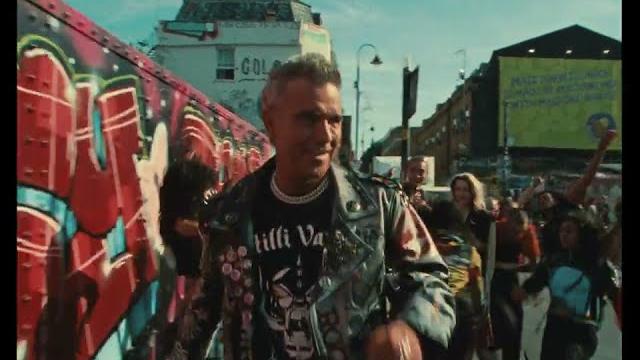 Robbie Williams - Rocket (Official Video) Robbie Williams - Rocket (Official Video)