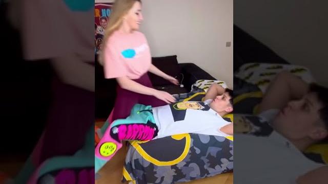 Чем хотели заниматься тётя Наташа с Хабибкой?? Чем хотели заниматься тётя Наташа с Хабибкой??