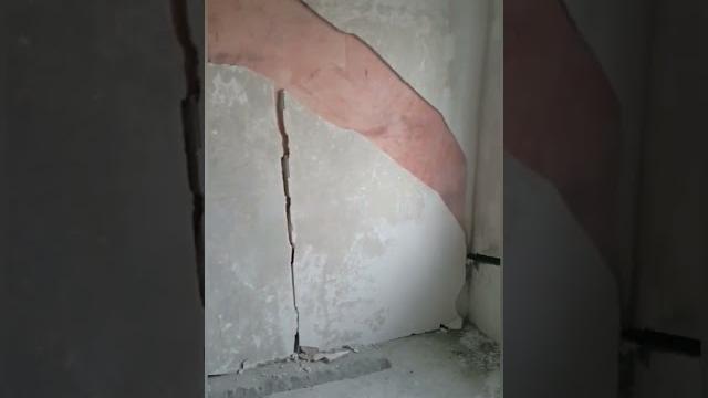 Отслоение штукатурки Отслоение штукатурки