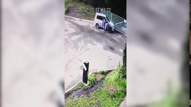 Жители Новокузнецка поблагодарили за задержание подозреваемых, промышлявших кражами из автомобилей Жители Новокузнецка поблагодарили за задержание подозреваемых, промышлявших кражами из автомобилей