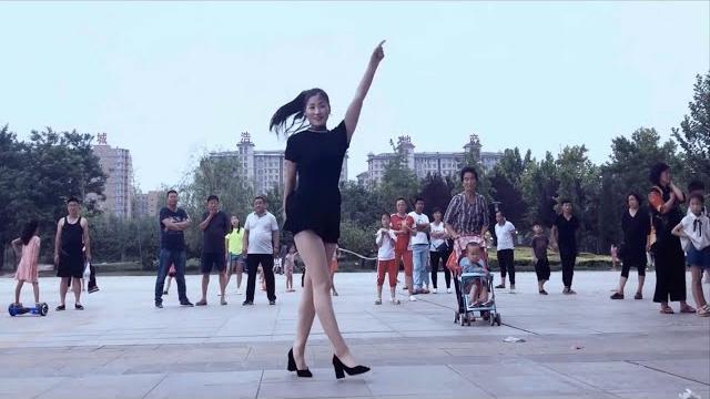 Шафл на каблуках танцует красавица Цинцин (Qingqing) #Цинцин_танцует Шафл на каблуках танцует красавица Цинцин (Qingqing) #Цинцин_танцует