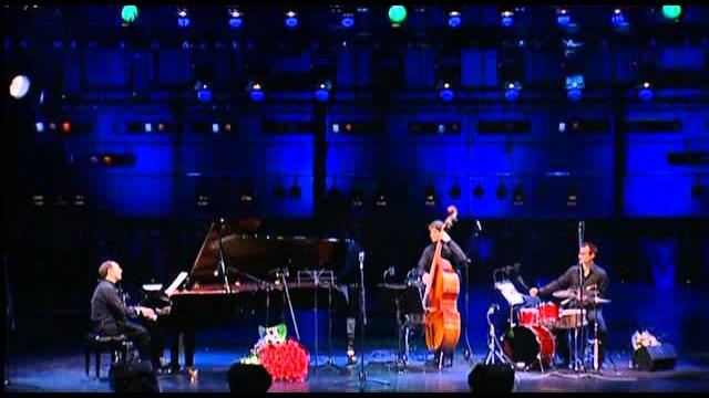 Хибла Герзмава и джазовое трио Даниила Крамера, 2010 Хибла Герзмава и джазовое трио Даниила Крамера, 2010