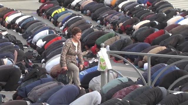Екатеринбурженка заблудилась в толпе молящихся Екатеринбурженка заблудилась в толпе молящихся