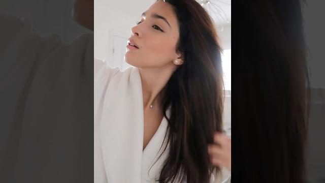 SIMPLE BLOWOUT WITH THE DYSON HAIR DRYER SIMPLE BLOWOUT WITH THE DYSON HAIR DRYER