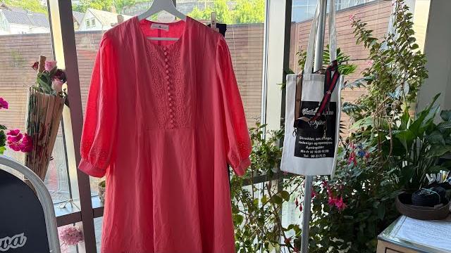 Шью коралловое платье из батиста Шью коралловое платье из батиста