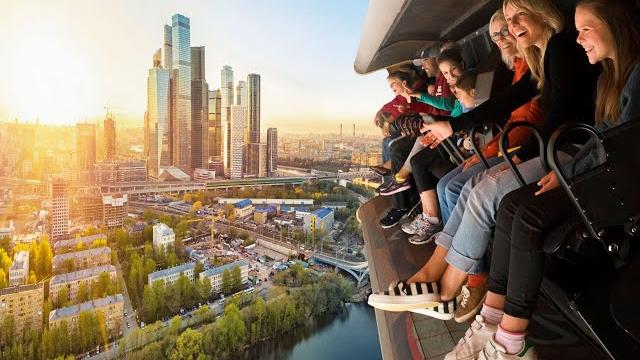 Аттракцион «Полет над Москвой» в парке «Зарядье» Аттракцион «Полет над Москвой» в парке «Зарядье»