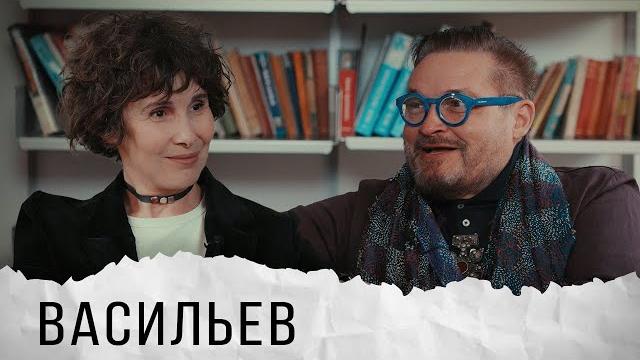 Александр Васильев о возвращении на Родину и на телевидение, своей коллекции книг и эмиграции Александр Васильев о возвращении на Родину и на телевидение, своей коллекции книг и эмиграции
